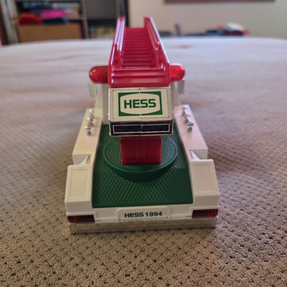 1994 HESS GAS TRUCK RESCUE LADDER TRUCKPreowned Truck Amerada Hess Corporation - Picture 5 of 14
